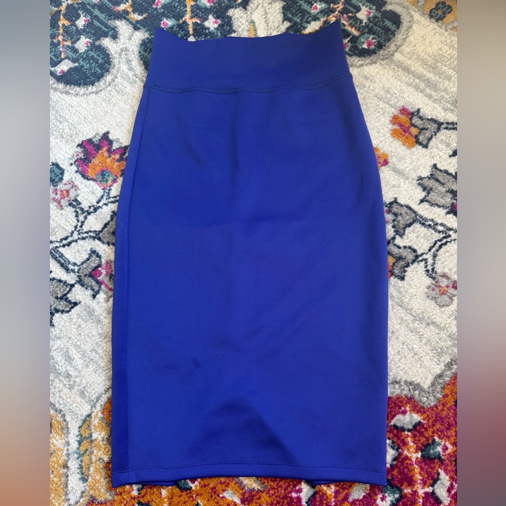 Stretchy pencil skirt